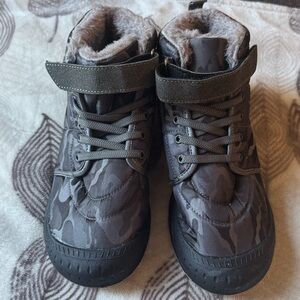 Kids cozy camo boots - Never Worn!!!!!